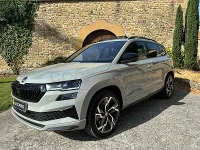 Usado Skoda Karoq SportLine 150 CV (110 kW) 2023 Gris / plata SUV