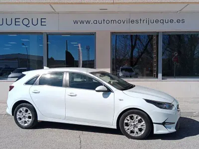 Usado Kia Ceed 100 CV (73 kW) 2021 Blanco Utilitario