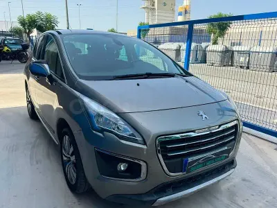 Usado Peugeot 3008 Style 120 CV (88 kW) 2016 Gris / plata Berlina