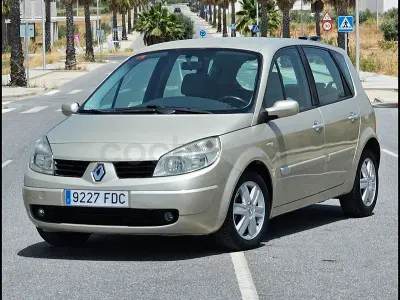 Usado Renault Scénic Dynamique 105 CV (77 kW) 2007 Marrón Monovolumen