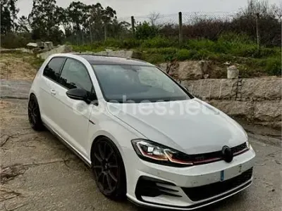 Używany VW Golf VII GTI 245 KM (180 kW) 2018 Biały Sedan/Limuzyna