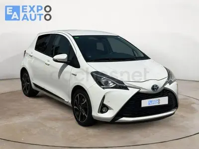 Usado Toyota Yaris Hybrid 100 CV (73 kW) 2017 Blanco Berlina