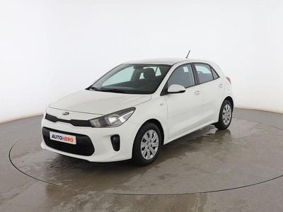 Usado Kia Rio 85 CV (62 kW) 2017 Blanco Berlina