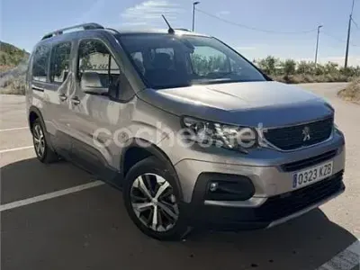Usado Peugeot Rifter Allure 130 CV (95 kW) 2019 Gris / plata Monovolumen