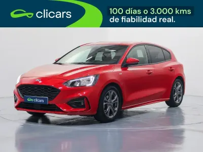 Käytetty Ford Focus ST-Line 125 HP (91 kW) 2022 Punainen Sedan