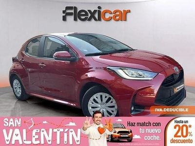 Usado Toyota Yaris Hybrid Active 116 CV (85 kW) 2023 Granate Berlina