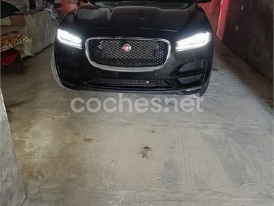 Usado Jaguar F-Pace Portfolio 180 CV (132 kW) 2016 Negro SUV