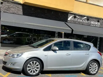 Usado Opel Astra Edition 115 CV (84 kW) 2010 Blanco Berlina