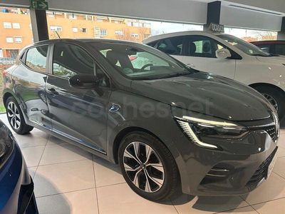 Usado Renault Clio V LIMITED 90 CV (66 kW) 2021 Gris / plata Berlina