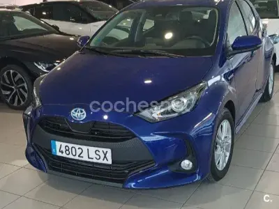 Usado Toyota Yaris Hybrid Active 116 CV (85 kW) 2021 Azul Berlina