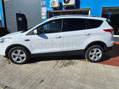 Używany Ford Kuga Trend 140 KM (102 kW) 2013 Biały SUV