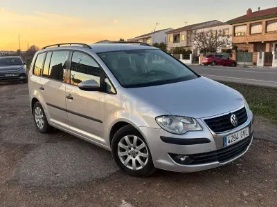 Usado VW Touran Edition 105 CV (77 kW) 2010 Gris / plata Monovolumen