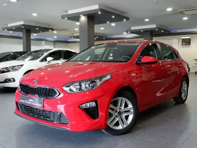 Usado Kia Ceed 100 CV (73 kW) 2020 Rojo Utilitario