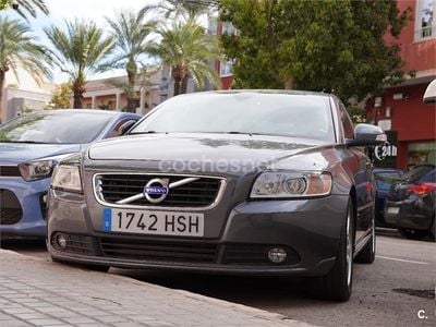 Gris / plata Usado 2012 Volvo S40 Momentum Berlina | 8000 € (Un poco caro)