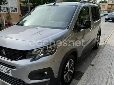 Usado Peugeot Rifter GT-line 130 CV (95 kW) 2019 Gris / plata Monovolumen