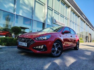 Usado Hyundai i30 120 CV (88 kW) 2022 Rojo Berlina