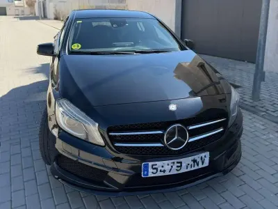 Usado Mercedes A180 Elegance 109 CV (80 kW) 2013 Negro Utilitario
