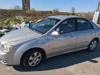Occasion Kia Cerato EX 112 PK (82 kW) 2005 Grijs Sedan
