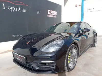 Begagnad Porsche Panamera 4 Platinum Edition 462 HK (339 kW) 2021 Grå Sedan