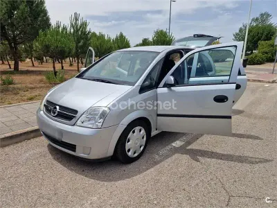 Usado Opel Meriva Enjoy 100 CV (73 kW) 2004 Gris / plata Monovolumen
