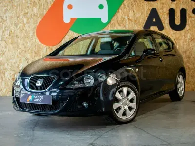 Usado Seat Leon Ecomotive 105 CV (77 kW) 2008 Negro Utilitario
