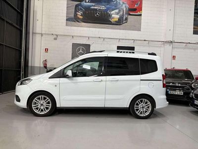 Usado Ford Tourneo Titanium 102 CV (75 kW) 2019 Blanco Van