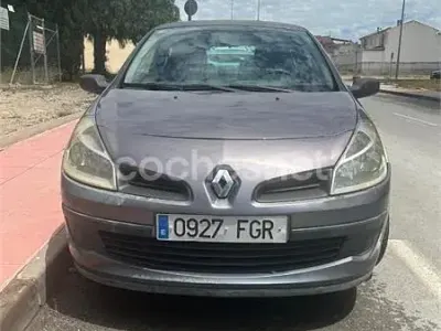 Usado Renault Clio II Authentique 75 CV (55 kW) 2006 Gris / plata Berlina