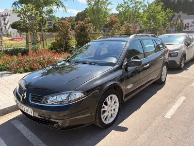 Usado Renault Laguna GrandTour Dynamique 135 CV (99 kW) 2005 Negro Familiar