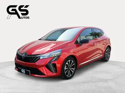 Usado Renault Clio Techno 90 CV (66 kW) 2025 Rojo Utilitario