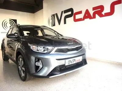 Usado Kia Stonic 84 CV (61 kW) 2023 Gris / plata SUV