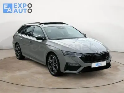 Usado Skoda Octavia RS 200 CV (147 kW) 2021 Gris / plata Familiar