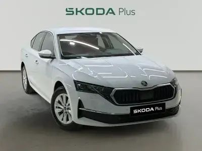Usado Skoda Octavia Selection 110 CV (80 kW) 2025 Blanco Berlina