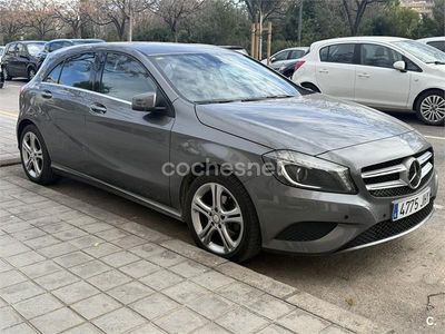 Usado Mercedes A180 Urban 109 CV (80 kW) 2015 Gris / plata Berlina