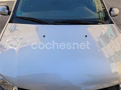 Usado Dacia Sandero Lauréate 75 CV (55 kW) 2013 Gris / plata Berlina