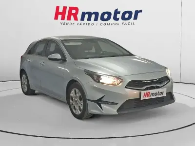 Usado Kia Ceed 101 CV (74 kW) 2023 Gris Utilitario