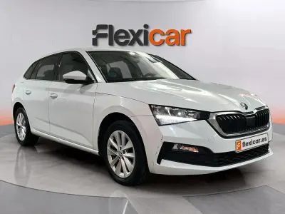 Usado Skoda Scala Selection 116 CV (85 kW) 2024 Blanco Utilitario