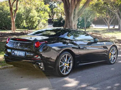 Usado Ferrari California 460 CV (338 kW) 2011 Negro Descapotable