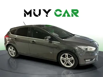Usado Ford Focus Titanium 125 CV (91 kW) 2018 Gris Utilitario
