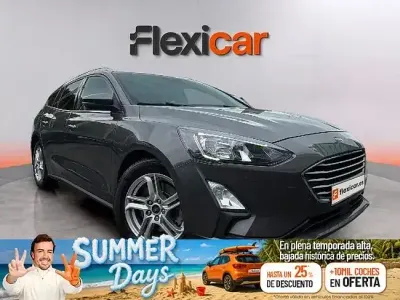Usado Ford Focus Trend+ 120 CV (88 kW) 2020 Gris Familiar