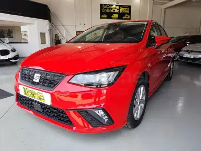 Usado Seat Ibiza Reference 80 CV (58 kW) 2023 Rojo Utilitario