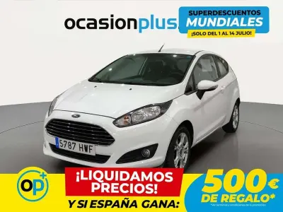 Usado Ford Fiesta Trend 101 CV (74 kW) 2014 Blanco Utilitario