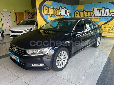 Usado VW Passat Advance 120 CV (88 kW) 2018 Negro Berlina