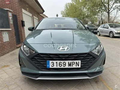 Usado Hyundai i20 84 CV (61 kW) 2024 Verde Utilitario