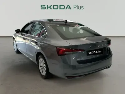 Usado Skoda Octavia Selection 116 CV (85 kW) 2025 Gris Berlina