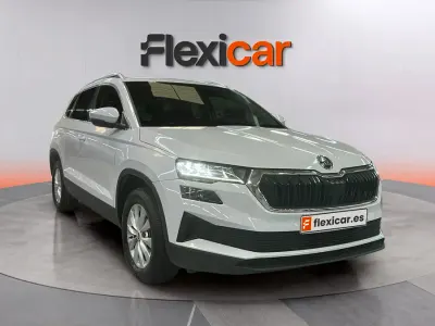 Usado Skoda Karoq Ambition 150 CV (110 kW) 2023 Blanco SUV