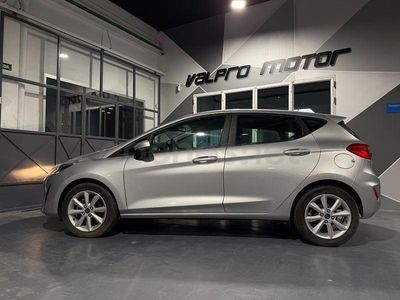 Usado Ford Fiesta Active 85 CV (62 kW) 2018 Gris / plata Utilitario