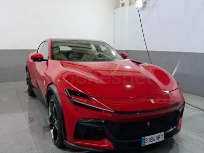 Usado Ferrari Purosangue 725 CV (533 kW) 2024 Rojo SUV