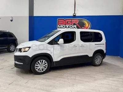 Usado Peugeot Rifter Active 130 CV (95 kW) 2021 Blanco Monovolumen