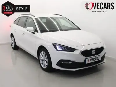 Usado Seat Leon Style 116 CV (85 kW) 2021 Blanco Familiar