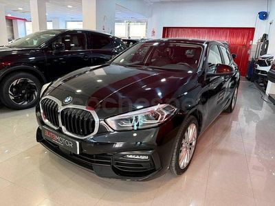 Usado BMW 118 Sport Line 136 CV (100 kW) 2023 Blanco Utilitario
